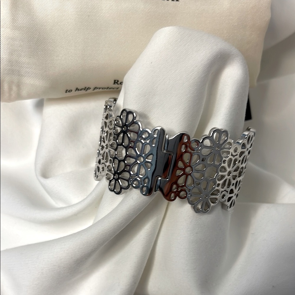 Kate Spade Silver Floral Cutout Bracelet 7” NWT - Picture 4 of 11
